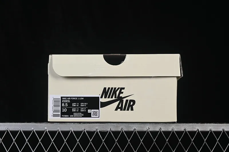 All categories Nk Air Force 1 Air Force series Nk Air Force 1 Low Air Force low-top Nike Air Force 1'07 Low beige red and green Air Force 1 low-top casual sneakers FV3694-108